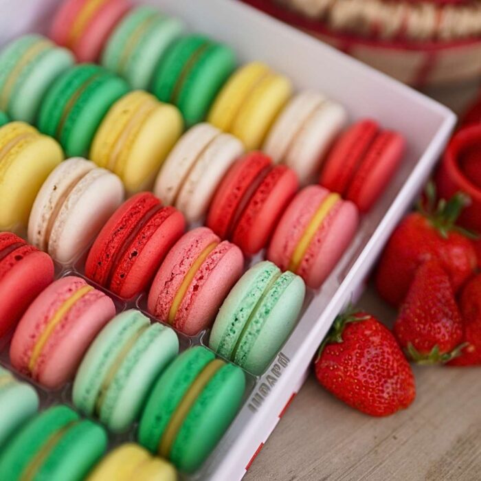 Cutie Macarons – Strawberries Picnic 36 buc - imagine 5