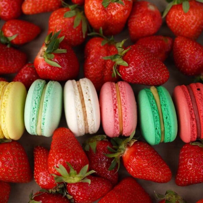 Cutie Macarons – Strawberries Picnic 36 buc - imagine 3